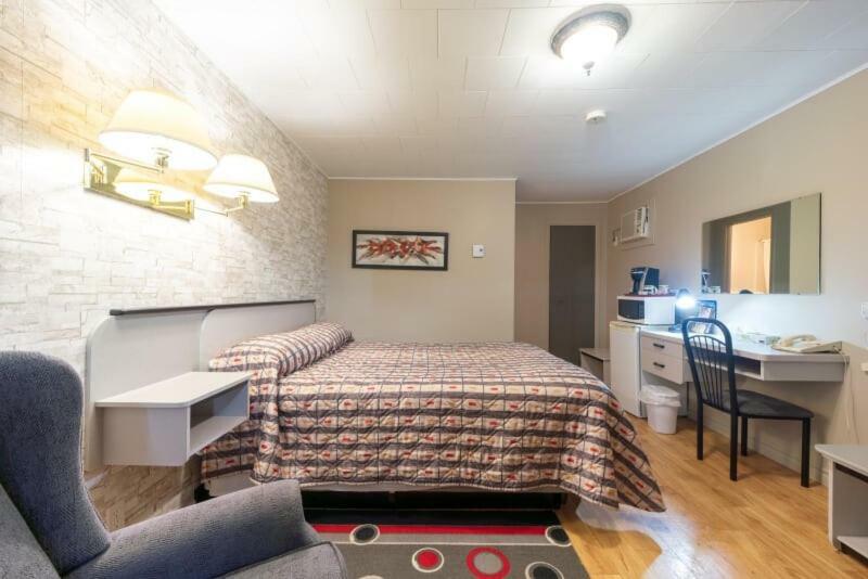 Motel Claude Degelis Eksteriør bilde