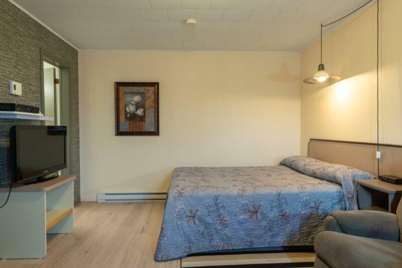 Motel Claude Degelis Eksteriør bilde