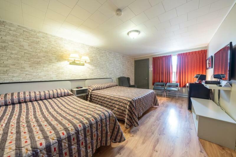 Motel Claude Degelis Eksteriør bilde